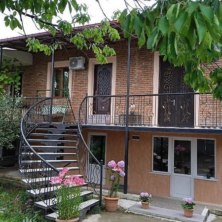 Elegant Hotel Кутаиси Екстериор снимка
