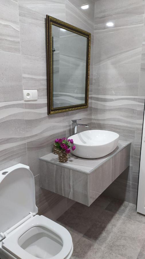 Elegant Hotel Кутаиси Екстериор снимка