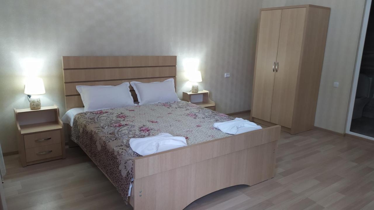 Elegant Hotel Кутаиси Екстериор снимка