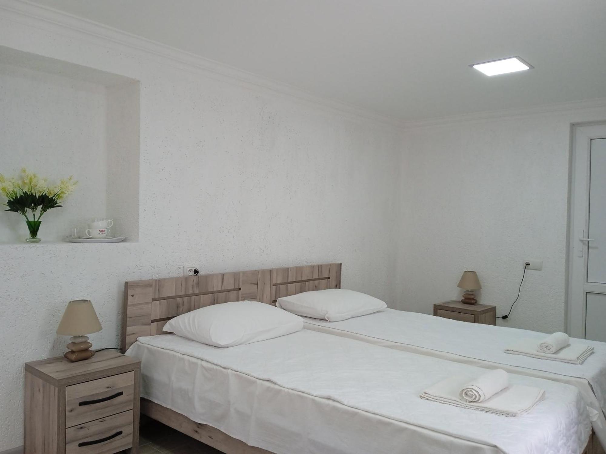 Elegant Hotel Кутаиси Екстериор снимка